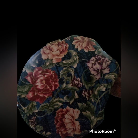 LACROSSE FLORAL VINTAGE SLING BAG. - Picture 3 of 6